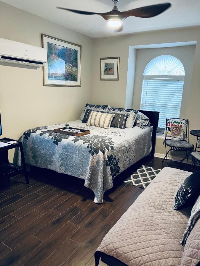 Ruskin Fl Private 2 Bdrm 1 Bath Suite Common Areas Shared With Host And Cat エクステリア 写真