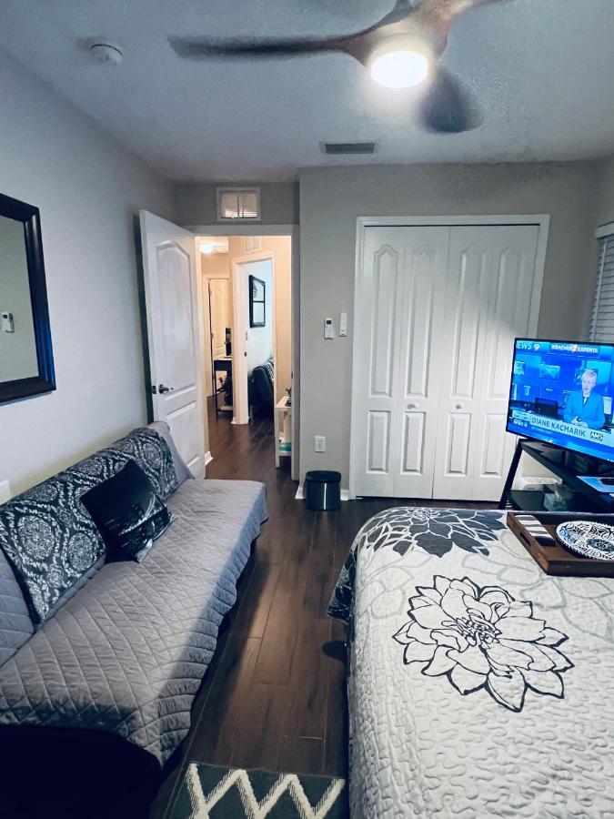 Ruskin Fl Private 2 Bdrm 1 Bath Suite Common Areas Shared With Host And Cat エクステリア 写真